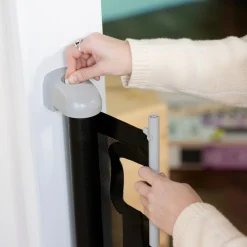 Barrière de sécurité enfant , jusqu'à 136 cm, auto lock, retractable, facile à installer