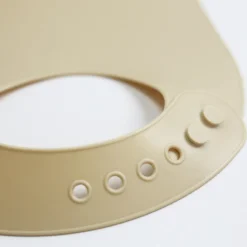 Bavoir silicone nougat