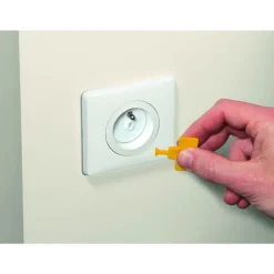 Caches prises avec clés