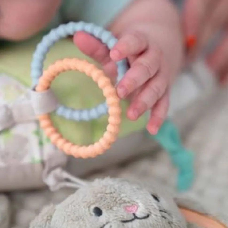 Cale bébé d'activités multisensoriel avec 4 jouets amovibles sylvi
