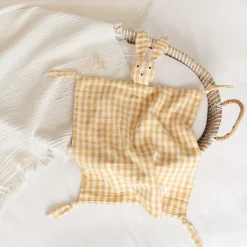 Doudou lapin 40x40 cm ocre / blanc