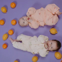 Hochet sensoriel bébé donut en bois fraises