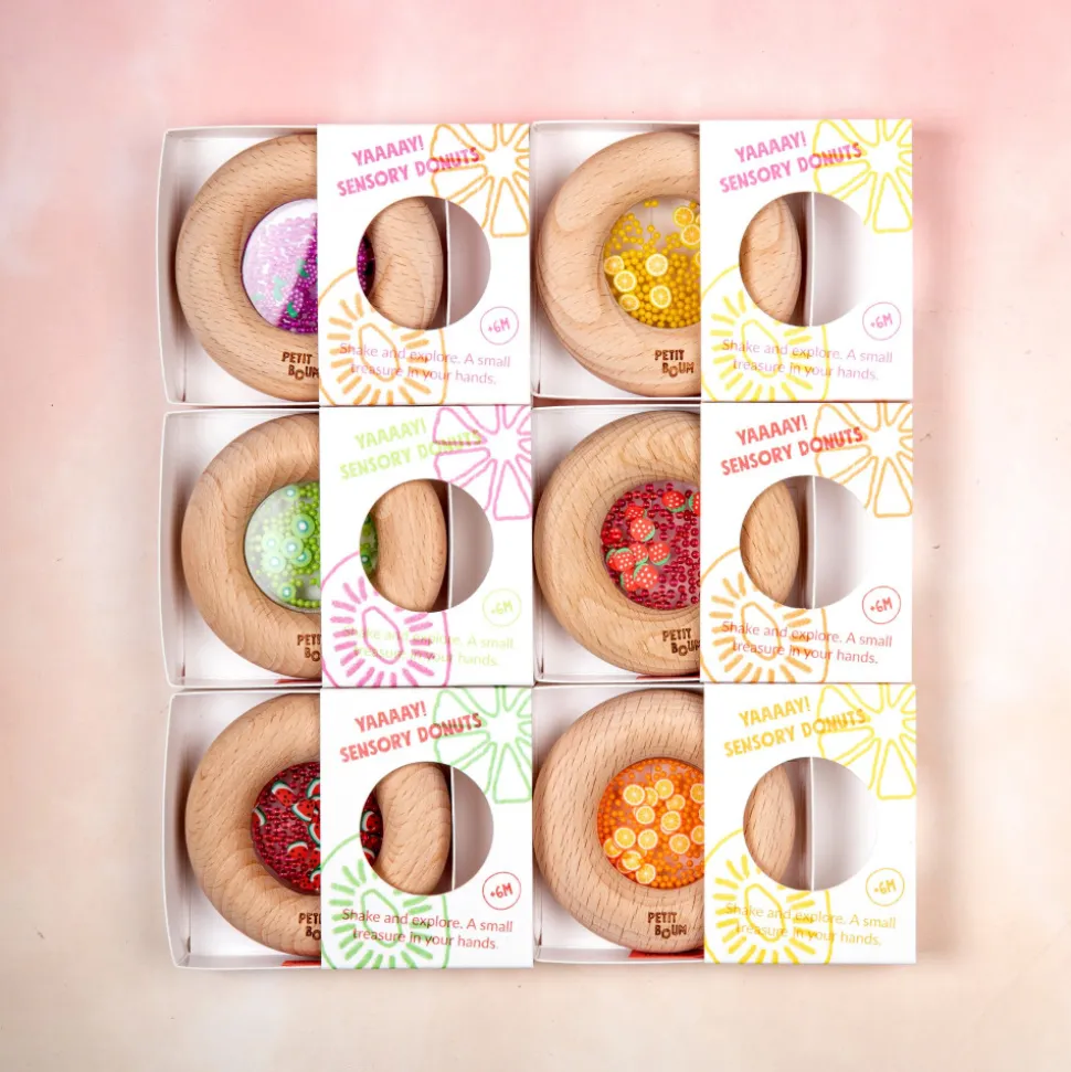Hochet sensoriel bébé donut en bois fraises