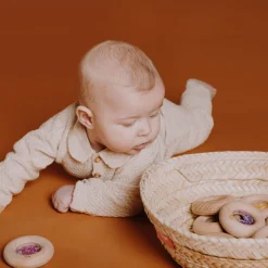 Hochet sensoriel bébé donut en bois raisins