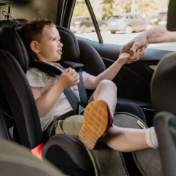Housse confort air layer pour siège auto enfant avec jambes moss