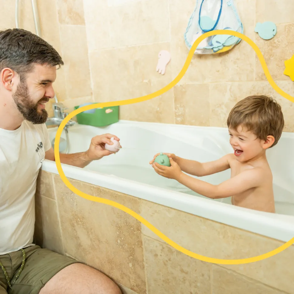 Jouet de bain 4 aspergeurs ouverts en silicone