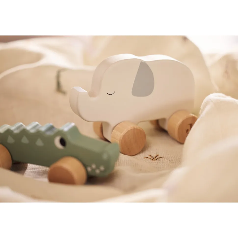 Jouet en bois à roulettes éléphant