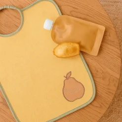 Lot de 2 bavoirs maternelle poire/pomme - je m'appelle - 35x38cm - fermeture élastiquée