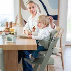 Pack chaise haute tripp trapp avec son baby set et sa tablette glacier green