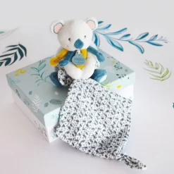Peluche bébé pantin avec doudou yoca le koala