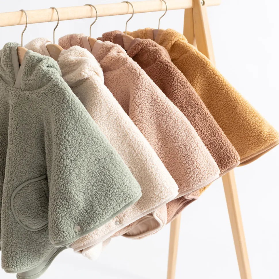 Poncho chaud de voyage teddy bouclette ocre