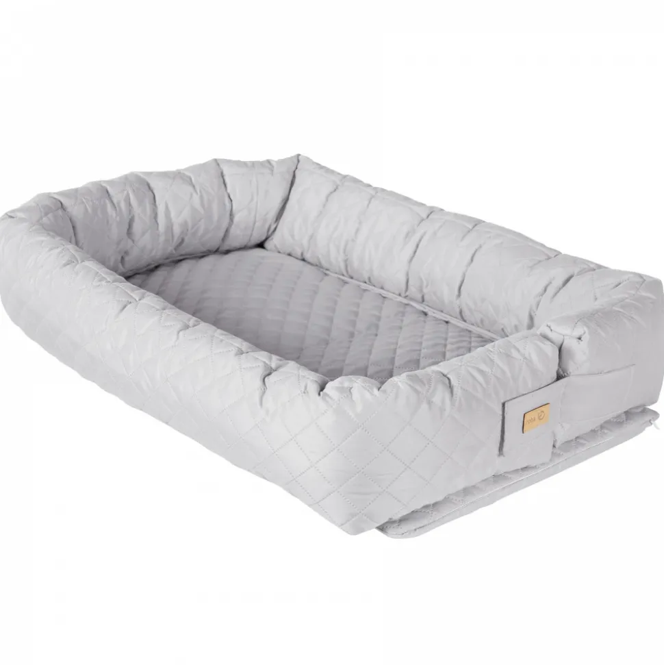 Réducteur de lit bébé gris