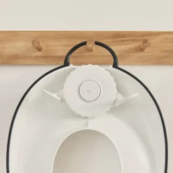 Réducteur de toilette blanc et noir